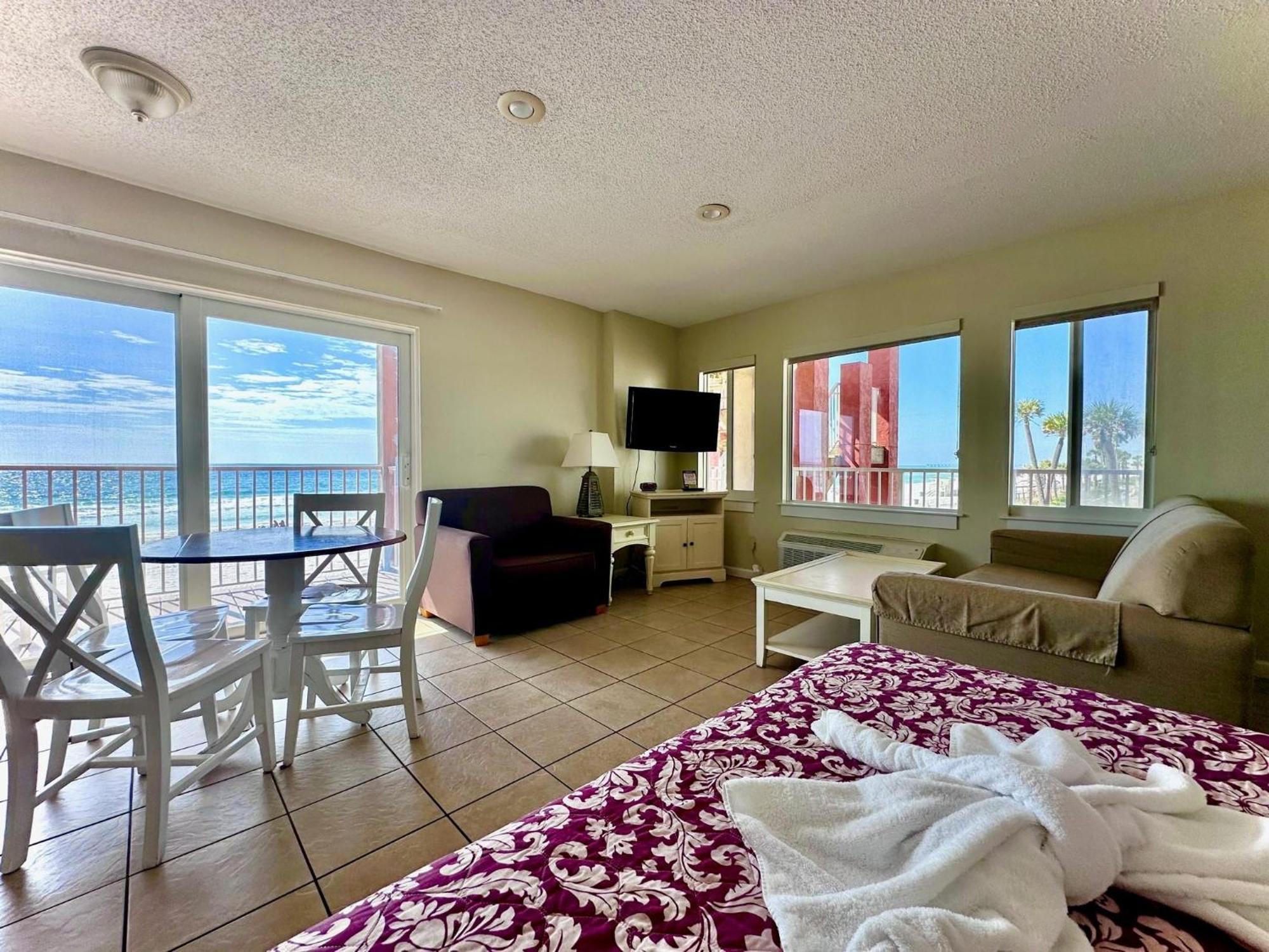 Casa Blanca Gulf Front 211 Apartment Panama City Beach